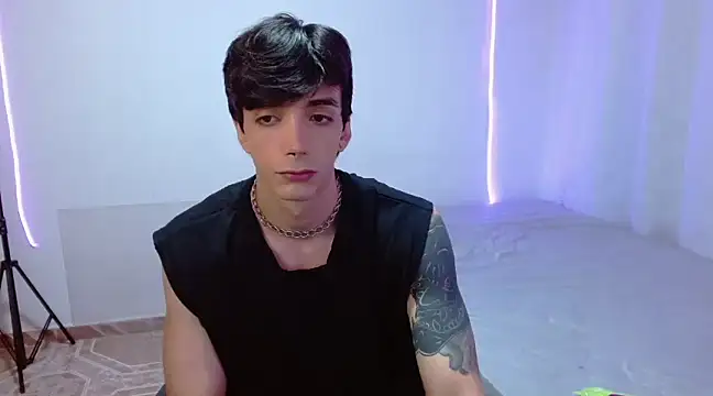 H3ll B0I online show from March 15, 8:10 pm