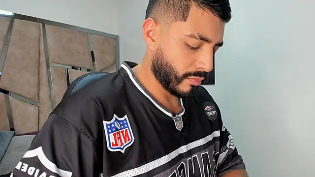 LeandroRusso online show from February 25, 7:58 pm