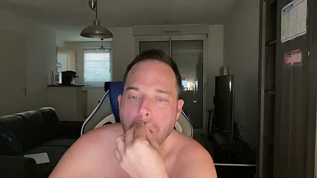 Funnyjul31 online show from March 14, 4:40 pm