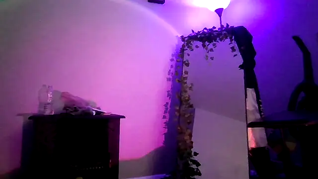 cruz815 online show from June 5, 3:44 am