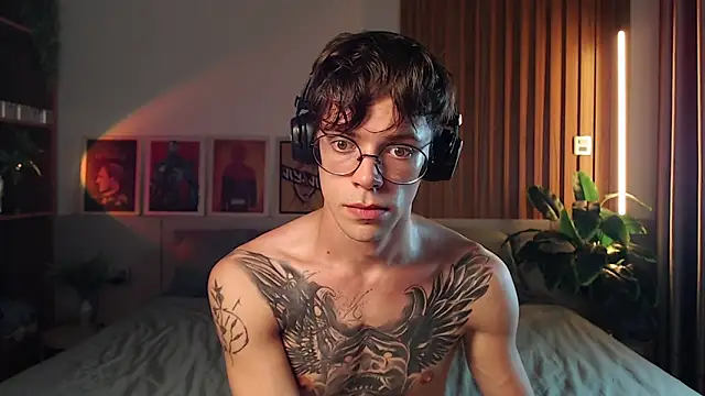 William Henry  online show from April 10, 2:57 pm