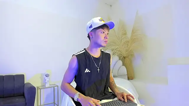 marcuscollins1  online show from June 4, 12:44 pm