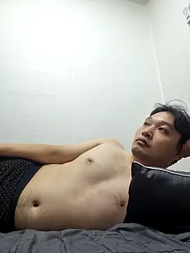 offwhite777 online show from December 1, 3:15 pm