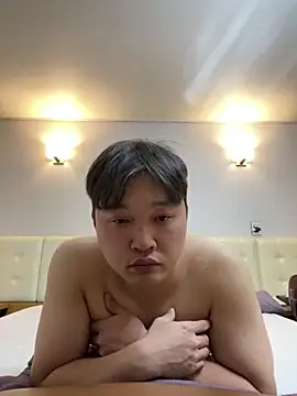 offwhite777 online show from February 19, 8:10 pm