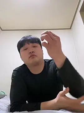 offwhite777 online show from February 5, 2:48 pm