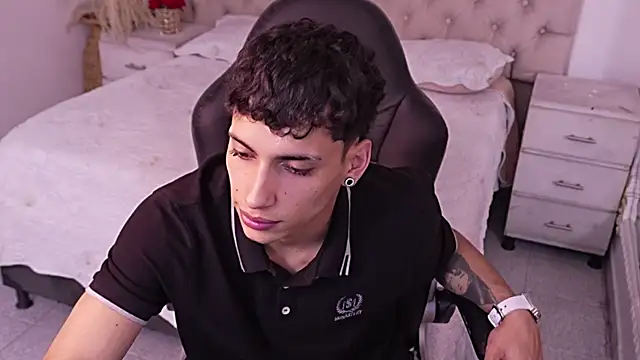 JhoanLeandro online show from March 24, 6:18 am