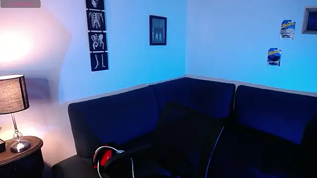 JamesCr  online show from March 2, 11:12 pm