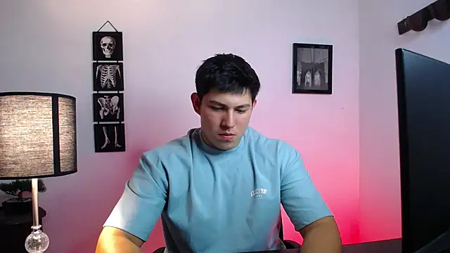 Snapshot of JamesCr_ chatting on October 21, 2:14 am JamesCr online show from October 21, 2:14 am