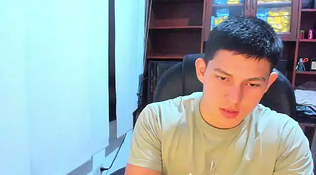 Snapshot of JamesCr_ chatting on February 26, 11:24 pm JamesCr online show from February 26, 11:24 pm