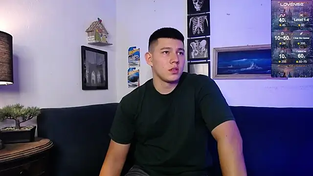 JamesCr  online show from December 16, 12:39 am