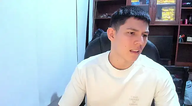 Snapshot of JamesCr_ chatting on February 22, 9:42 pm JamesCr online show from February 22, 9:42 pm