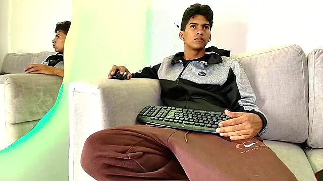 papi hotxx online show from February 9, 3:32 am