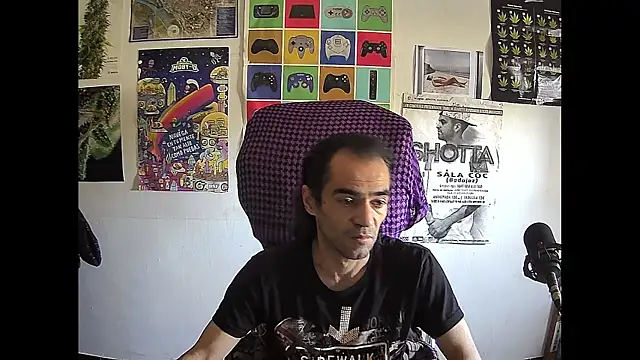 ReyDeBotones online show from April 22, 12:32 pm