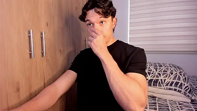 Mastrangelo xxx online show from November 21, 8:30 pm