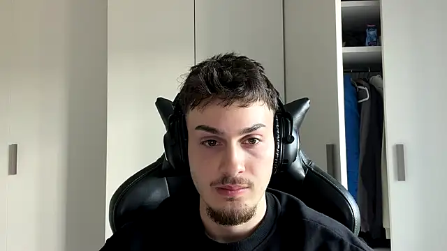 NaplesGuy04 online show from May 1, 3:36 pm