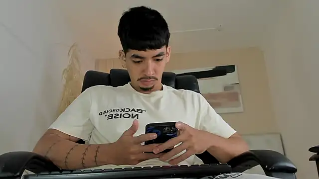 ISAAC CRYSTON online show from January 10, 11:20 pm