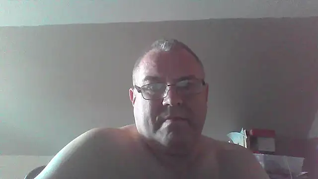 Snapshot of mkestr69 chatting on October 14, 4:25 pm mkestr69 online show from October 14, 4:25 pm