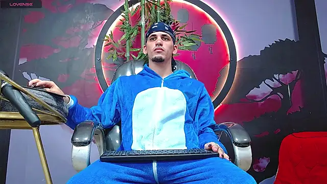 Dirty Kingg online show from November 22, 8:30 pm