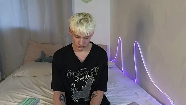 Julian wins online show from April 4, 1:24 am