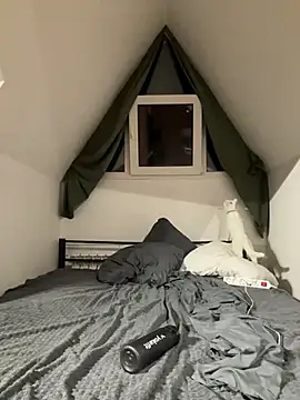 Julian wins online show from March 22, 7:42 pm