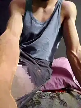 Snapshot of Adem_usr chatting on February 8, 11:55 am Adem usr online show from February 8, 11:55 am