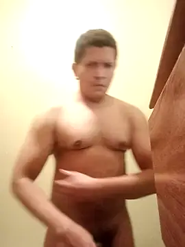 Snapshot of machoactivo1 chatting on February 11, 8:05 am machoactivo1 online show from February 11, 8:05 am