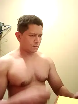 Snapshot of machoactivo1 chatting on February 14, 10:59 pm machoactivo1 online show from February 14, 10:59 pm