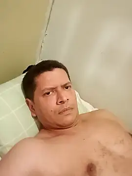 Snapshot of machoactivo1 chatting on February 12, 2:35 am machoactivo1 online show from February 12, 2:35 am