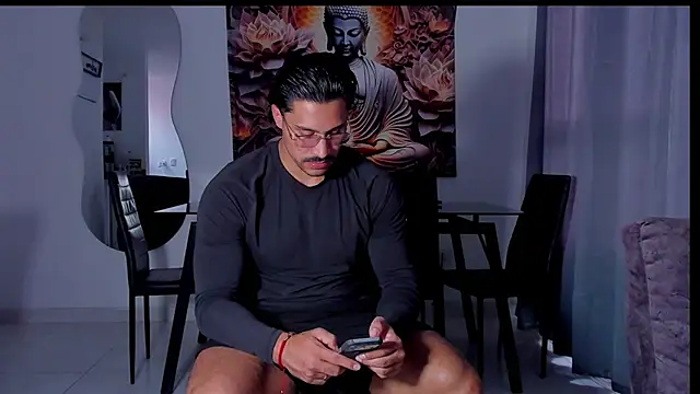 Valentino Dosantos  online show from February 4, 8:15 pm