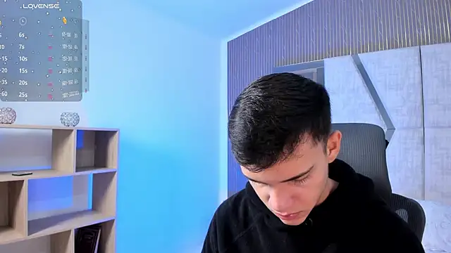 JacobRoberts1 online show from November 14, 8:43 pm