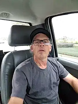 chris8827 online show from December 28, 2:01 pm