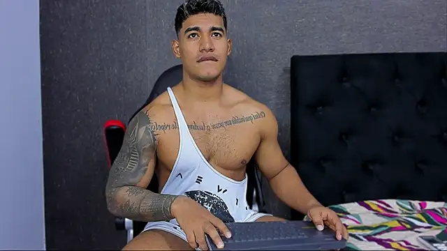 luigi hot  online show from February 26, 3:42 am