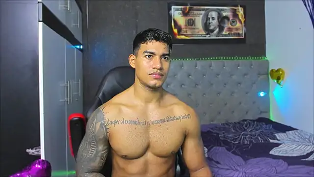 luigi hot  online show from July 25, 3:58 am