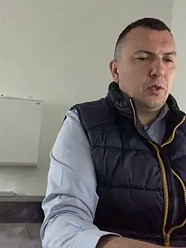 Mike8523 online show from April 7, 4:23 am