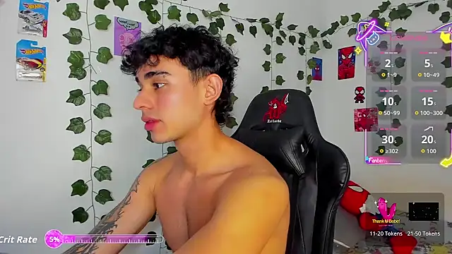 Snapshot of Noah_milleer chatting on October 21, 9:17 pm Noah milleer online show from October 21, 9:17 pm