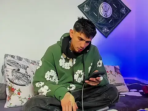 samevansx  online show from February 3, 4:01 pm