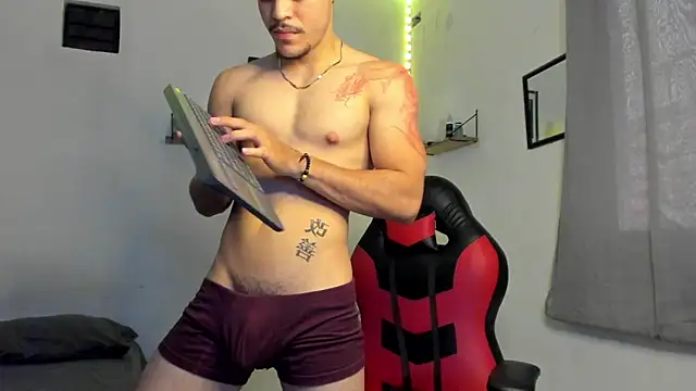 Snapshot of ares_parker2 chatting on March 17, 8:30 pm ares parker2 online show from March 17, 8:30 pm
