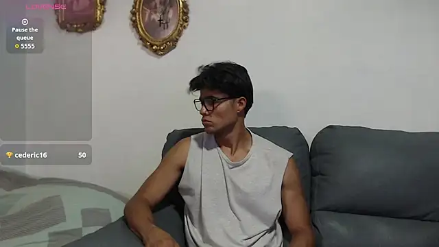 Christian Musclet4 online show from October 27, 3:47 pm