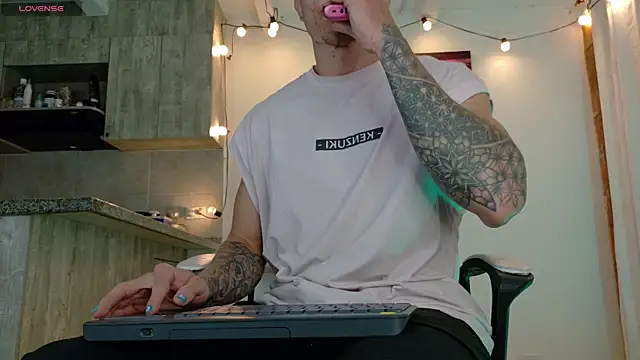 Ryannblue07 online show from November 19, 10:42 pm