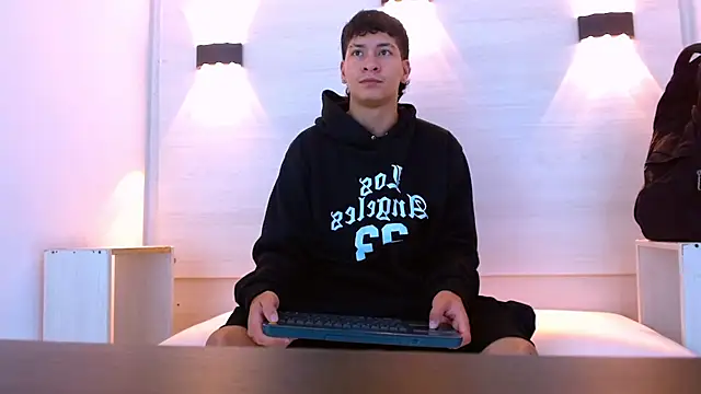 Jhojan twink online show from December 16, 12:23 pm