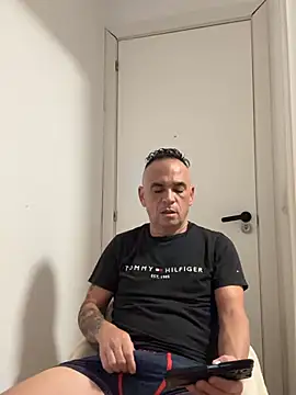mateocali25 online show from July 17, 2:24 pm