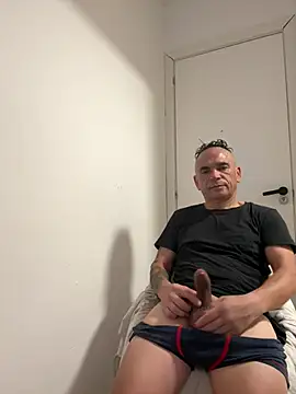mateocali25 online show from July 22, 2:31 pm