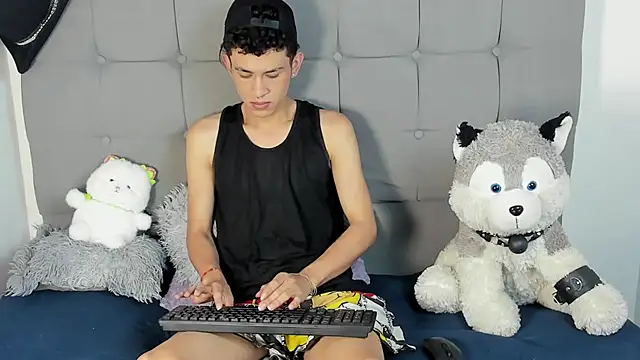 jeims hotboy online show from June 5, 11:16 am