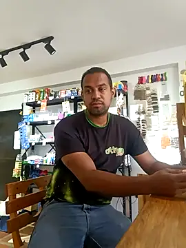 Snapshot of elnegro707070 chatting on October 15, 11:07 am elnegro707070 online show from October 15, 11:07 am