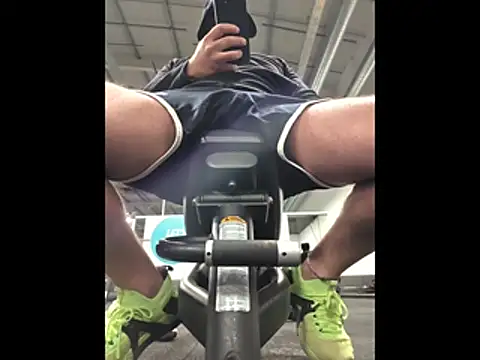 CloudyMuscleBeefy online show from December 17, 2:08 am