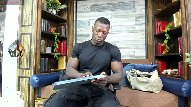 MarcusBlack  online show from May 26, 12:12 pm