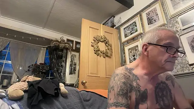 poggles online show from March 31, 5:09 am