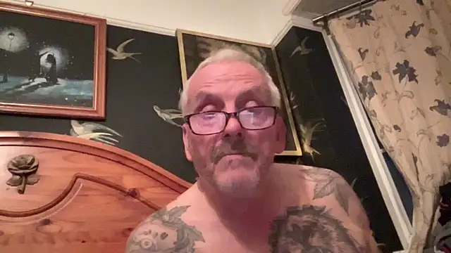 poggles online show from February 3, 5:18 pm