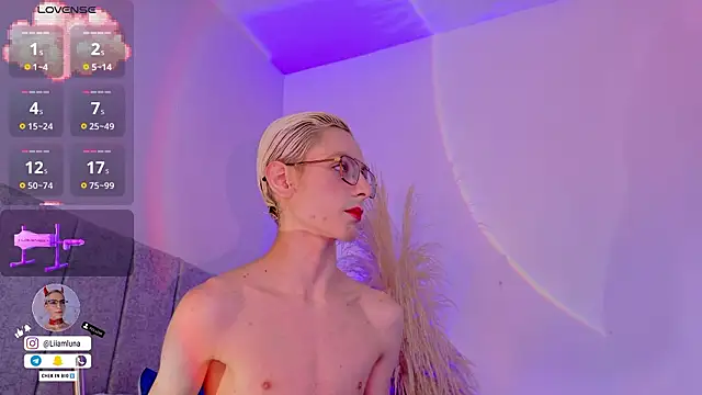 liiamluna  online show from February 26, 9:32 am