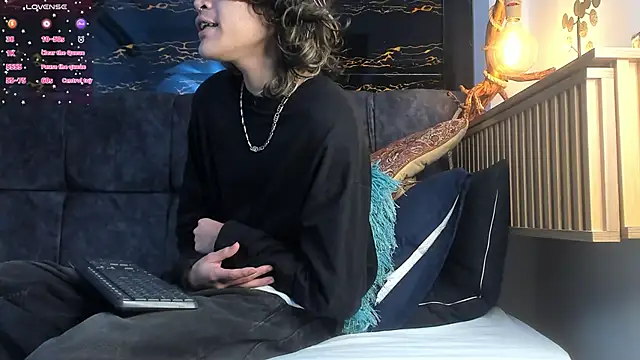 Diamond twink online show from November 14, 4:15 am